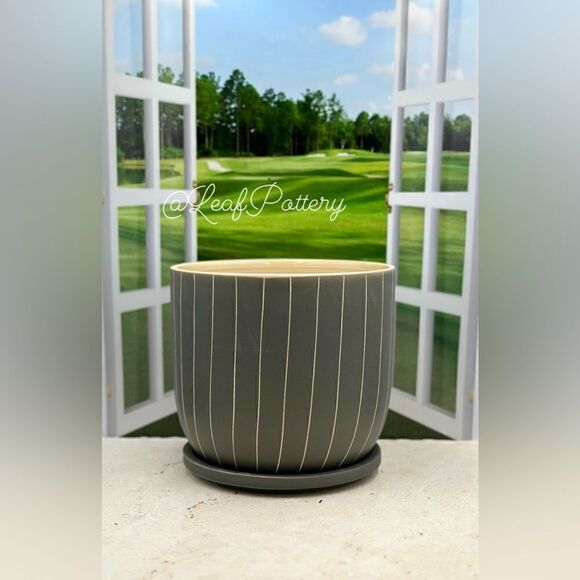 Paquito Forest Green/Beige Ceramic Planter Pot with Saucer Attached - Picture 6 of 9